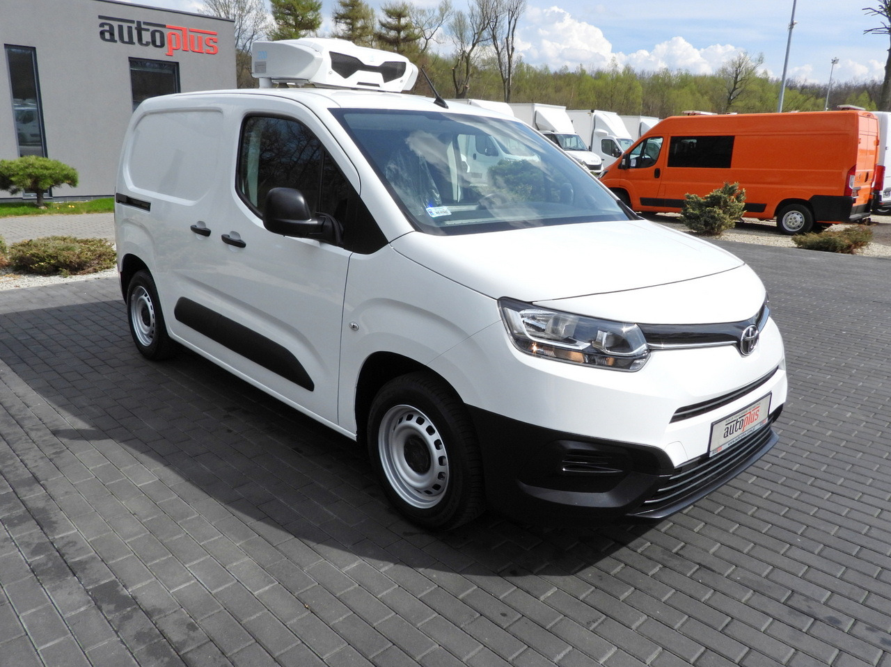 TOYOTA PROACE CITY REFRIGERATOR VAN -15*C POWER SUPPLY 230V CRUISE CONTROL AIR CONDITIONING 100HP - Xe van đông lạnh: hình 4 TOYOTA PROACE CITY REFRIGERATOR VAN -15*C POWER SUPPLY 230V CRUISE CONTROL AIR CONDITIONING 100HP - Xe van đông lạnh: hình 4