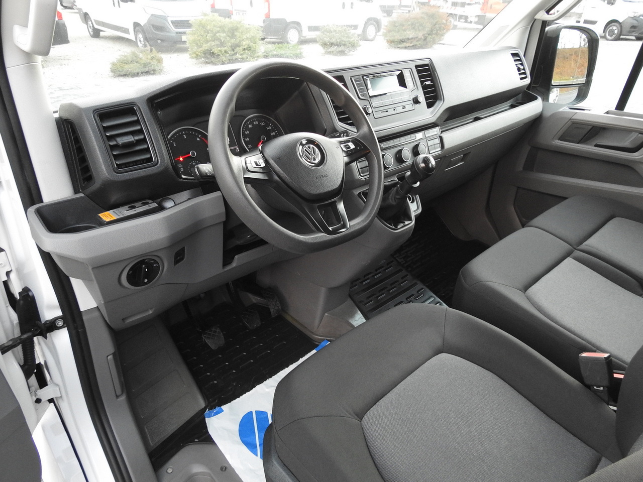 VOLKSWAGEN CRAFTER 4X4 4MOTION BOX DELIVERY VAN 7 SEATS AIR CONDITIONING 140HP - Xe van chở hàng: hình 2 VOLKSWAGEN CRAFTER 4X4 4MOTION BOX DELIVERY VAN 7 SEATS AIR CONDITIONING 140HP - Xe van chở hàng: hình 2