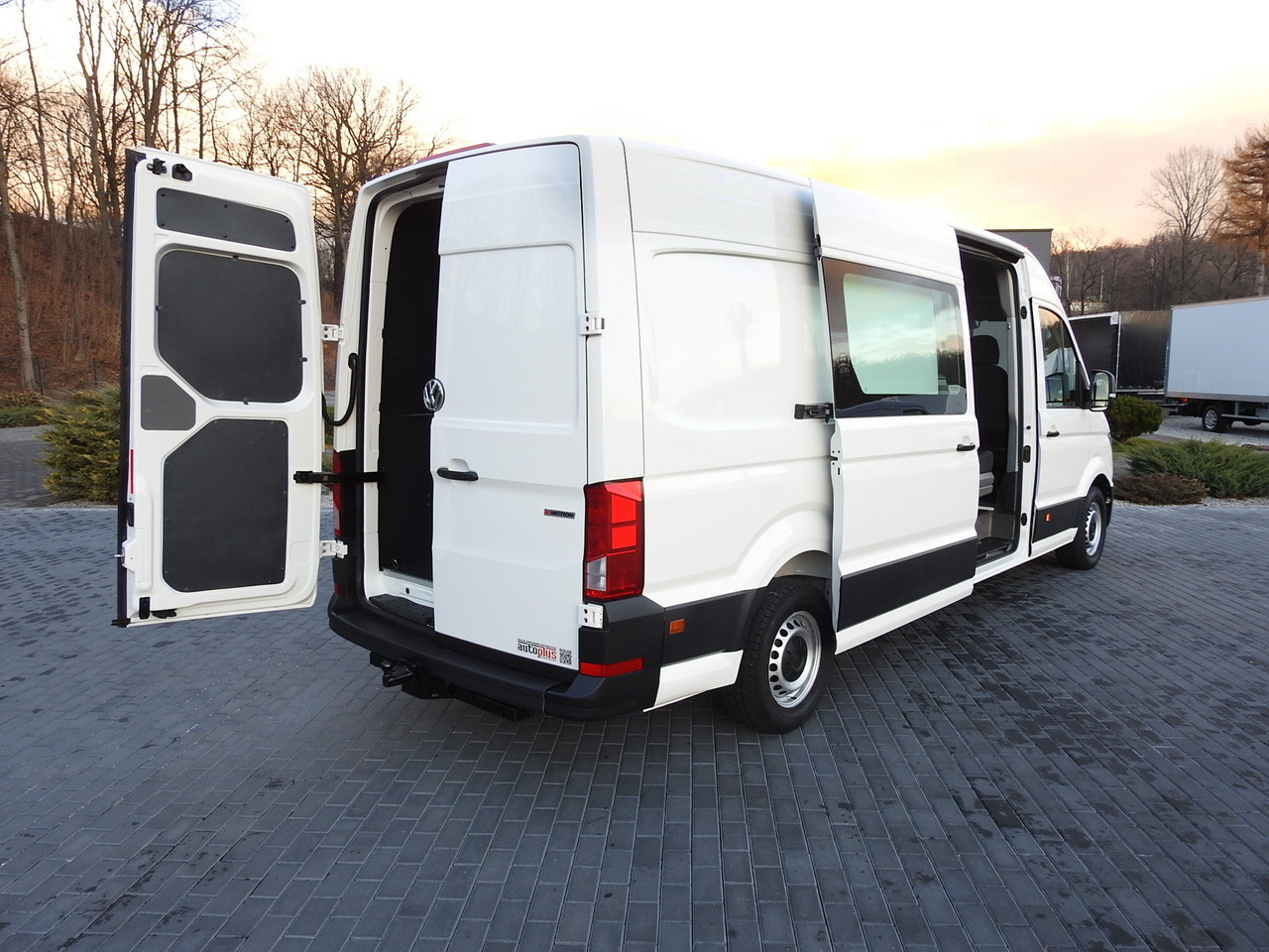 VOLKSWAGEN CRAFTER 4X4 4MOTION BOX DELIVERY VAN 7 SEATS AIR CONDITIONING 140HP - Xe van chở hàng: hình 3 VOLKSWAGEN CRAFTER 4X4 4MOTION BOX DELIVERY VAN 7 SEATS AIR CONDITIONING 140HP - Xe van chở hàng: hình 3