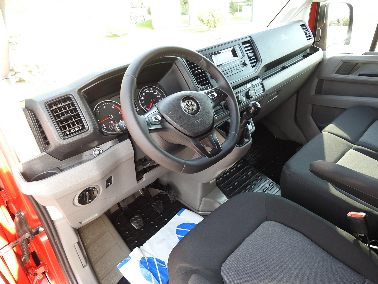 VOLKSWAGEN CRAFTER STAKE BODY DOUBLE CABIN DOKA 7 SEATS AIR CONDITIONING 140HP - Xe tải van: hình 2 VOLKSWAGEN CRAFTER STAKE BODY DOUBLE CABIN DOKA 7 SEATS AIR CONDITIONING 140HP - Xe tải van: hình 2