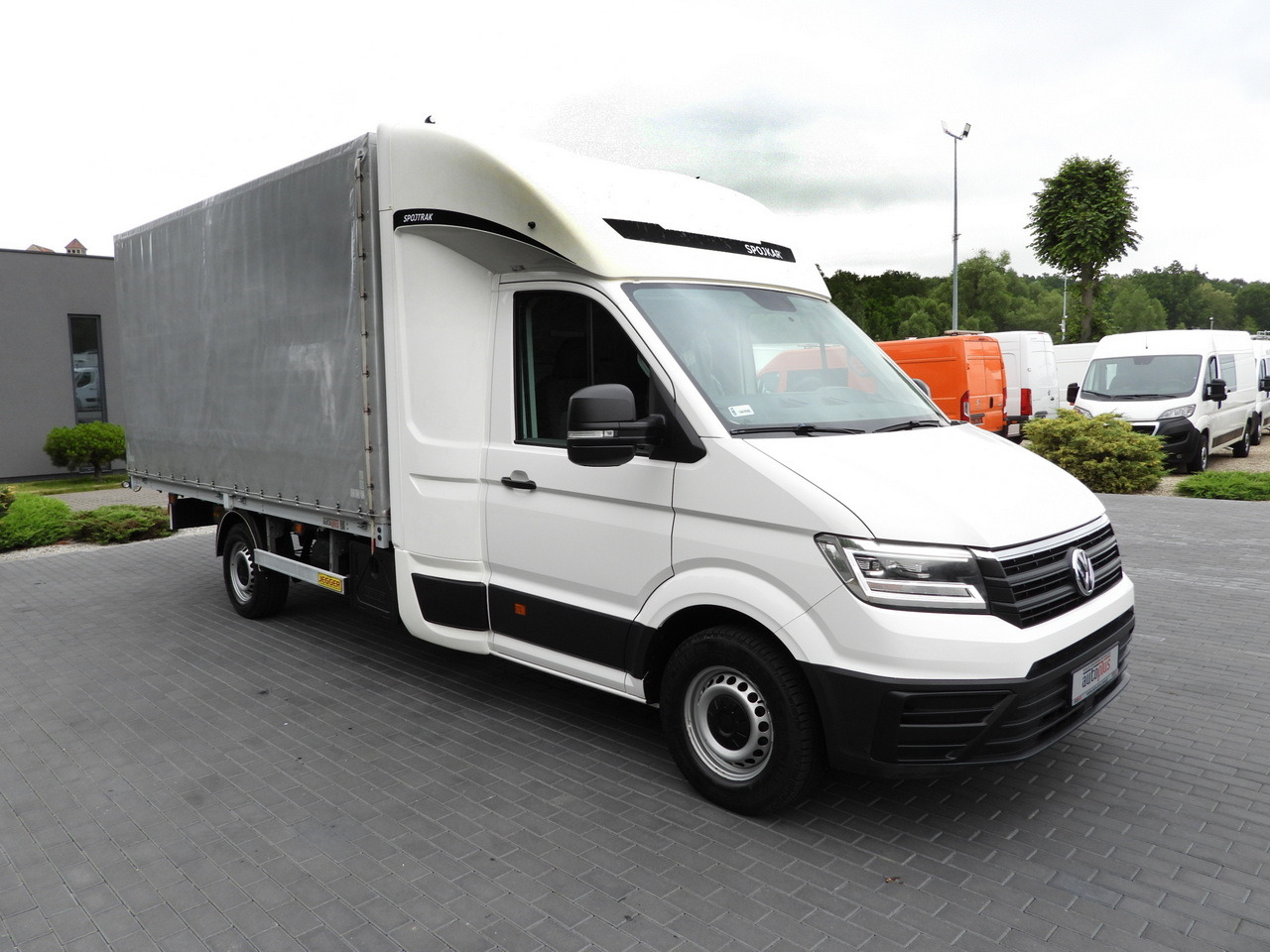 VOLKSWAGEN CRAFTER TARPAULIN 8 PALLETS WEBASTO CRUISE CONTROL LED LIGHTS AIR CONDITIONING 180HP - Xe van thùng mui bạt: hình 4 VOLKSWAGEN CRAFTER TARPAULIN 8 PALLETS WEBASTO CRUISE CONTROL LED LIGHTS AIR CONDITIONING 180HP - Xe van thùng mui bạt: hình 4