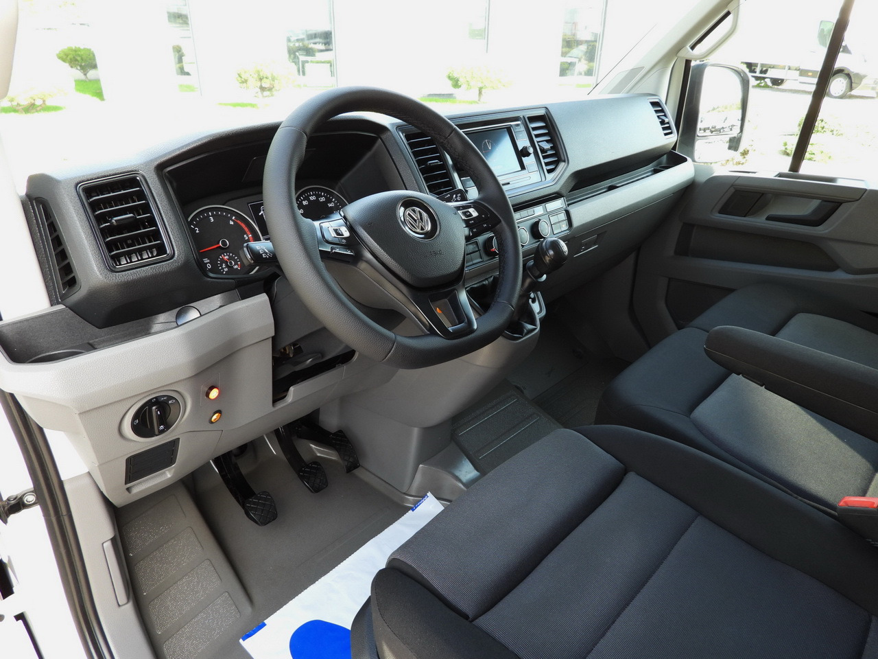 VOLKSWAGEN CRAFTER TARPAULIN LIFT 8 PALLETS CRUISE CONTROL LED LIGHTS TWIN WHEELS AIR CONDITIONING 180HP - Xe van thùng mui bạt: hình 2 VOLKSWAGEN CRAFTER TARPAULIN LIFT 8 PALLETS CRUISE CONTROL LED LIGHTS TWIN WHEELS AIR CONDITIONING 180HP - Xe van thùng mui bạt: hình 2