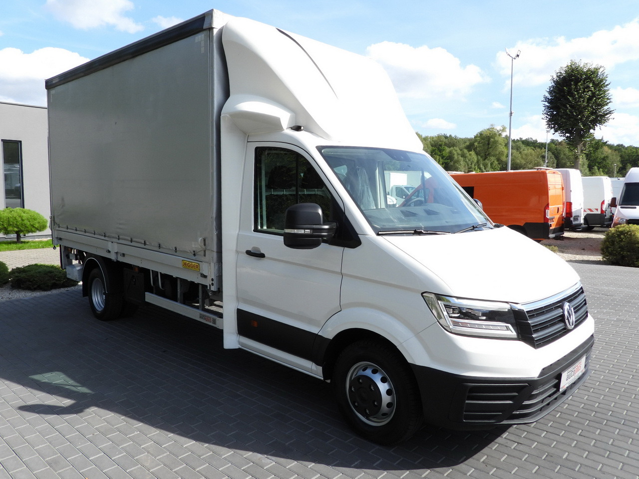 VOLKSWAGEN CRAFTER TARPAULIN LIFT 8 PALLETS CRUISE CONTROL LED LIGHTS TWIN WHEELS AIR CONDITIONING 180HP - Xe van thùng mui bạt: hình 4 VOLKSWAGEN CRAFTER TARPAULIN LIFT 8 PALLETS CRUISE CONTROL LED LIGHTS TWIN WHEELS AIR CONDITIONING 180HP - Xe van thùng mui bạt: hình 4