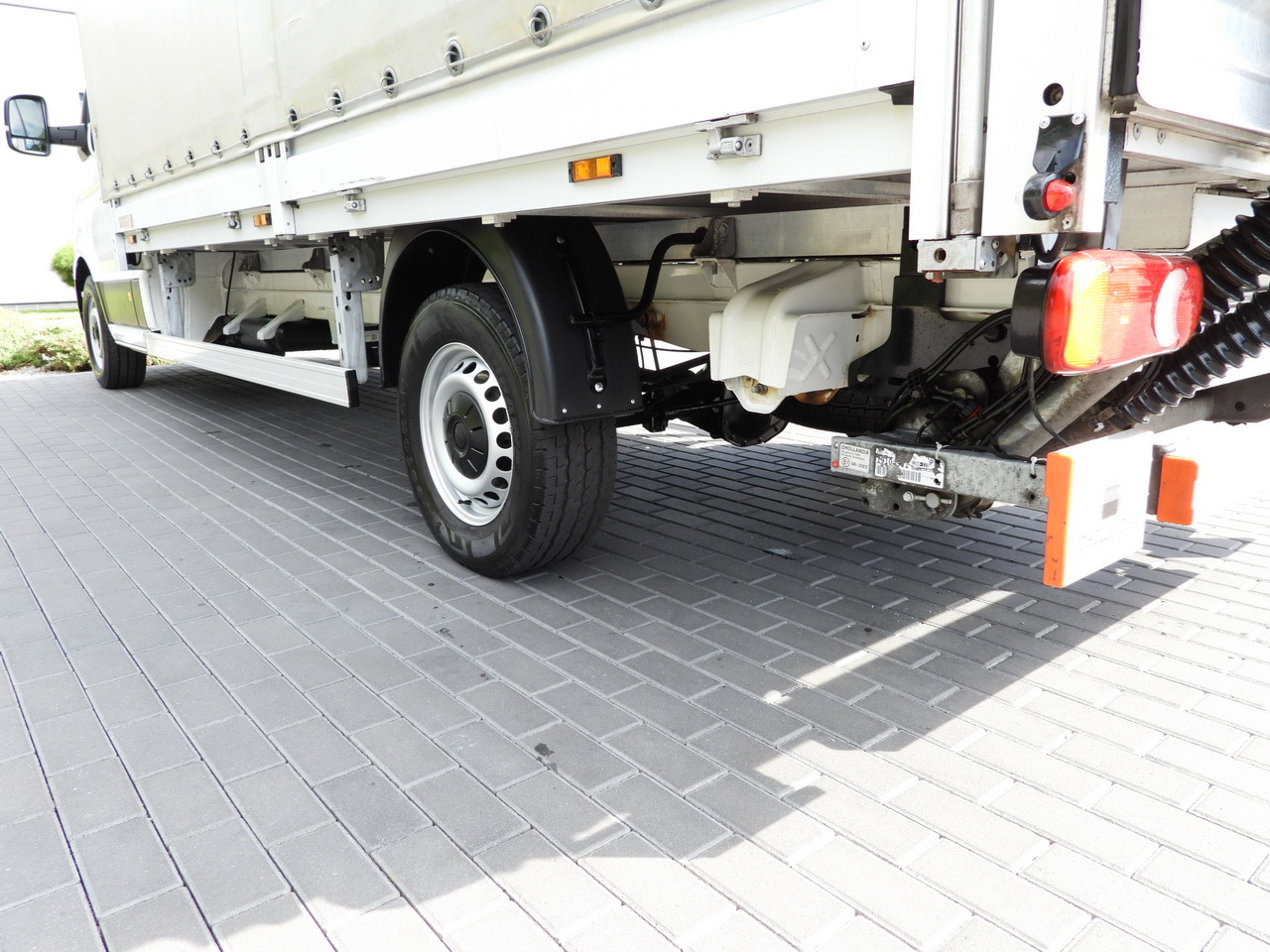 Xe van thùng mui bạt VOLKSWAGEN CRAFTER TARPAULIN LIFT 8 PALLETS WEBASTO CRUISE CONTROL LED LIGHTS AIR CONDITIONING  180HP: hình 17 Xe van thùng mui bạt VOLKSWAGEN CRAFTER TARPAULIN LIFT 8 PALLETS WEBASTO CRUISE CONTROL LED LIGHTS AIR CONDITIONING  180HP: hình 17