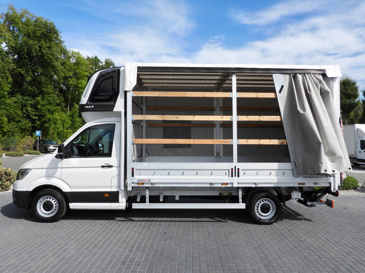 Xe van thùng mui bạt VOLKSWAGEN CRAFTER TARPAULIN LIFT 8 PALLETS WEBASTO CRUISE CONTROL LED LIGHTS AIR CONDITIONING  180HP: hình 8 Xe van thùng mui bạt VOLKSWAGEN CRAFTER TARPAULIN LIFT 8 PALLETS WEBASTO CRUISE CONTROL LED LIGHTS AIR CONDITIONING  180HP: hình 8