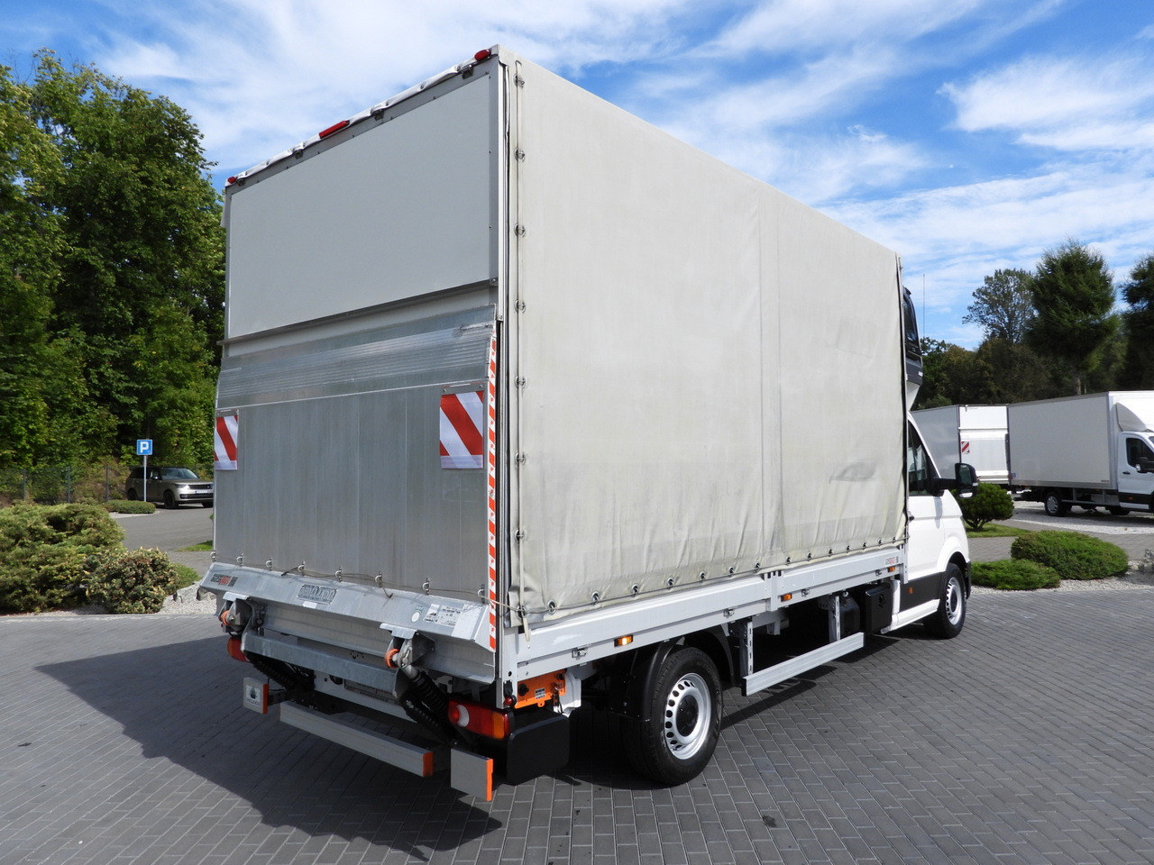 VOLKSWAGEN CRAFTER TARPAULIN LIFT 8 PALLETS WEBASTO CRUISE CONTROL LED LIGHTS AIR CONDITIONING 180HP - Xe van thùng mui bạt: hình 3 VOLKSWAGEN CRAFTER TARPAULIN LIFT 8 PALLETS WEBASTO CRUISE CONTROL LED LIGHTS AIR CONDITIONING 180HP - Xe van thùng mui bạt: hình 3