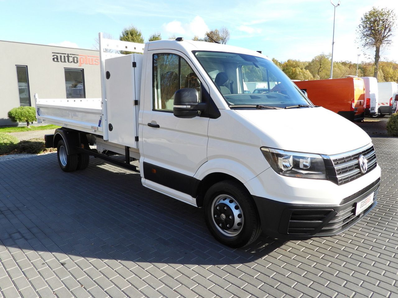 VOLKSWAGEN CRAFTER TIPPER CRUISE CONTROL NAVIGATION TWIN WHEELS AIR CONDITIONING 180HP - Xe ben nhỏ: hình 4 VOLKSWAGEN CRAFTER TIPPER CRUISE CONTROL NAVIGATION TWIN WHEELS AIR CONDITIONING 180HP - Xe ben nhỏ: hình 4