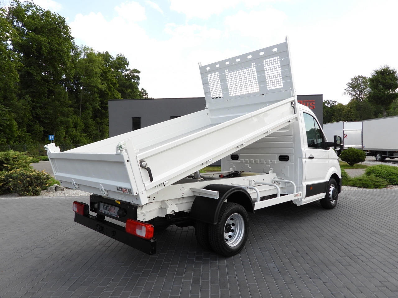 VOLKSWAGEN CRAFTER TIPPER CRUISE CONTROL TWIN WHEELS AIR CONDITIONING 180HP - Xe ben nhỏ: hình 3 VOLKSWAGEN CRAFTER TIPPER CRUISE CONTROL TWIN WHEELS AIR CONDITIONING 180HP - Xe ben nhỏ: hình 3