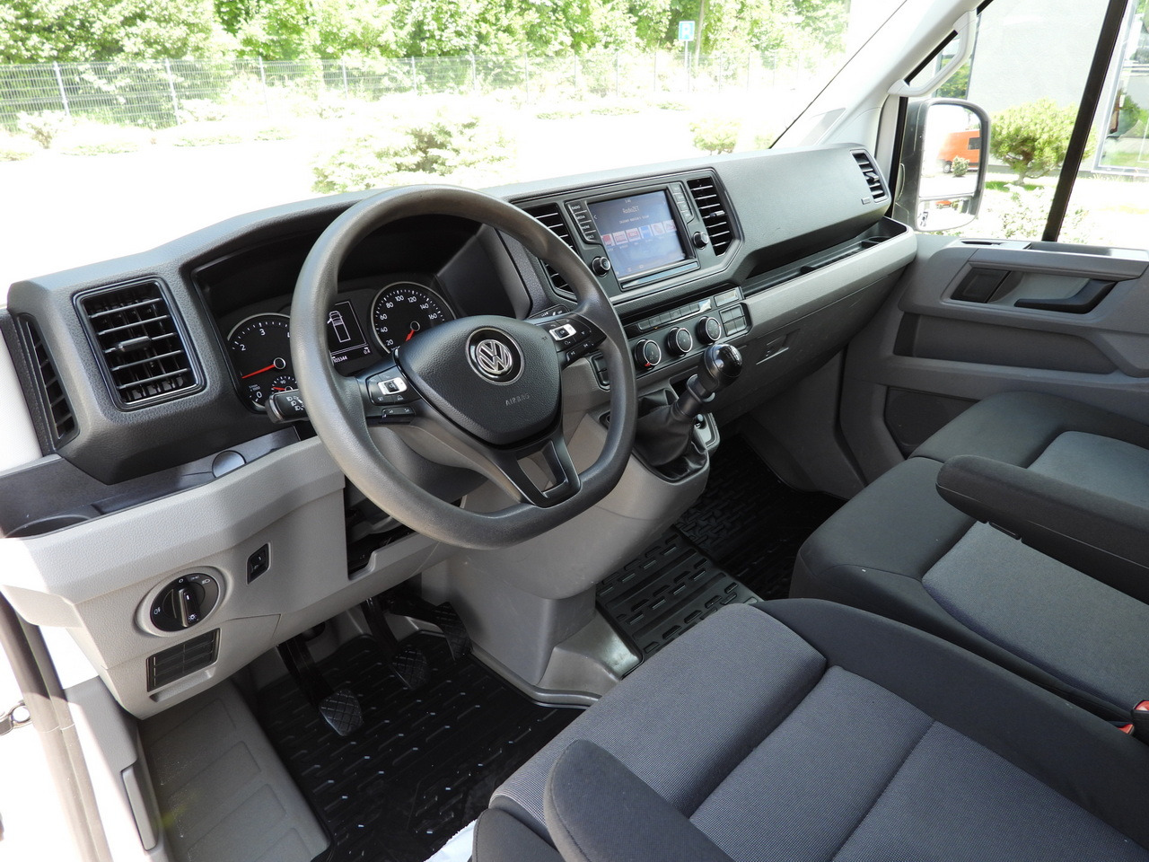 VOLKSWAGEN CRAFTER TIPPER CRUISE CONTROL TWIN WHEELS AIR CONDITIONING 180HP - Xe ben nhỏ: hình 2 VOLKSWAGEN CRAFTER TIPPER CRUISE CONTROL TWIN WHEELS AIR CONDITIONING 180HP - Xe ben nhỏ: hình 2