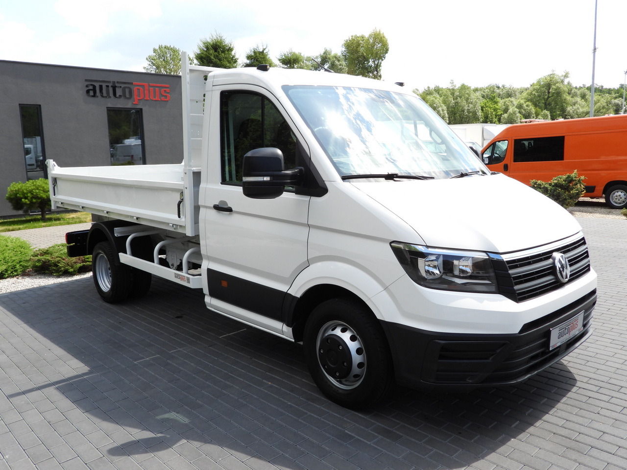 VOLKSWAGEN CRAFTER TIPPER CRUISE CONTROL TWIN WHEELS AIR CONDITIONING 180HP - Xe ben nhỏ: hình 4 VOLKSWAGEN CRAFTER TIPPER CRUISE CONTROL TWIN WHEELS AIR CONDITIONING 180HP - Xe ben nhỏ: hình 4
