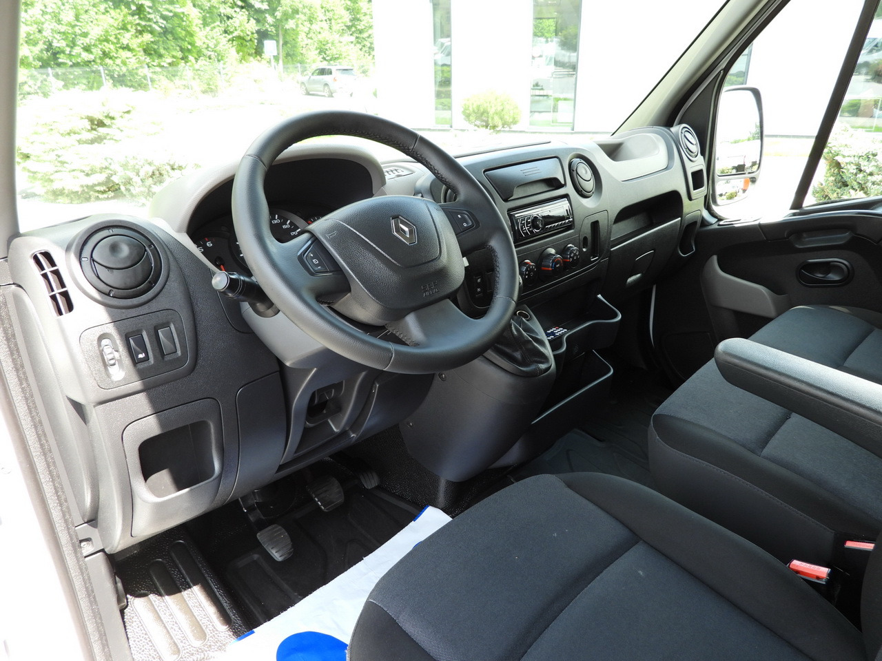 RENAULT MASTER CRUISE CONTROL AIR CONDITIONING 110HP - Xe tải nhỏ: hình 2 RENAULT MASTER CRUISE CONTROL AIR CONDITIONING 110HP - Xe tải nhỏ: hình 2