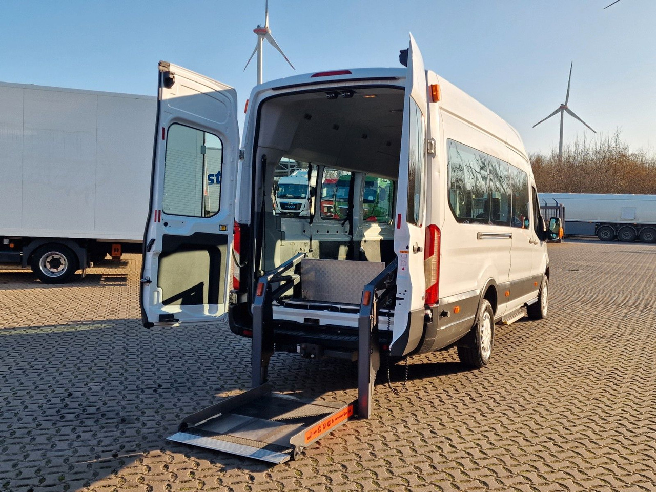 Ford Transit / Transport von Personen im Rollstuhl - Xe van chở hàng: hình 1 Ford Transit / Transport von Personen im Rollstuhl - Xe van chở hàng: hình 1