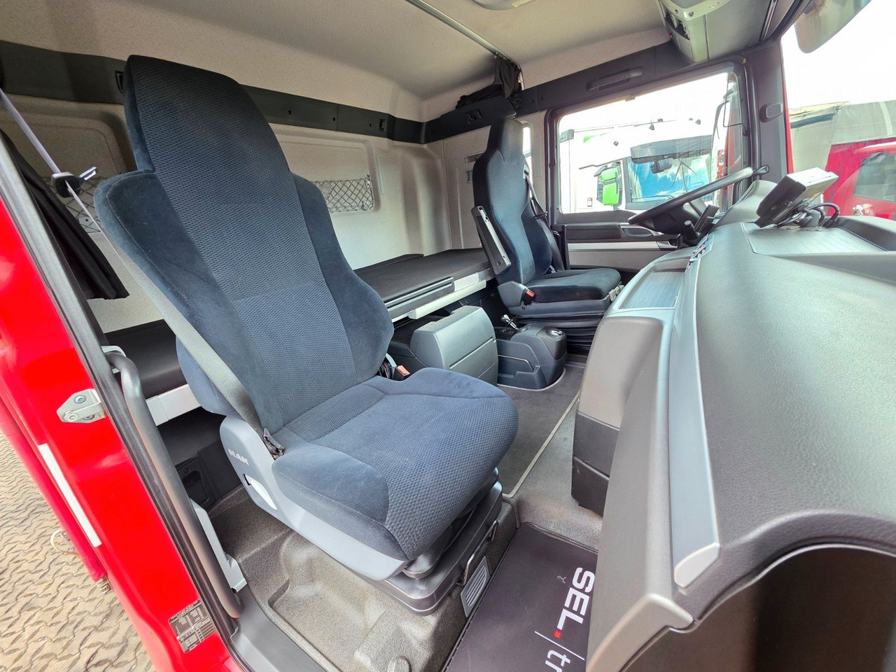 Xe tải thùng mui bạt MAN TGX 26.360 6X2-2 LL / Intarder / Ldbw /Lenkachse: hình 24