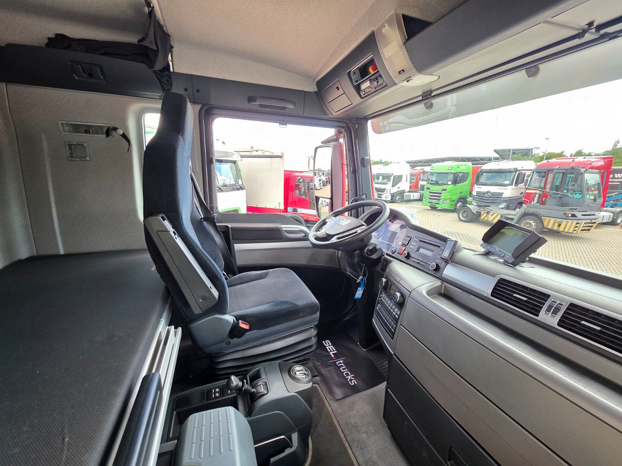 Xe tải thùng mui bạt MAN TGX 26.360 6X2-2 LL / Intarder / Ldbw /Lenkachse: hình 29