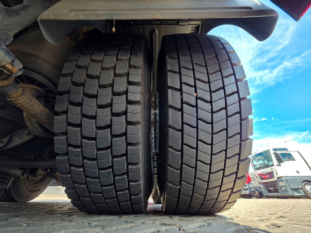 Xe tải thùng mui bạt MAN TGX 26.360 6X2-2 LL / Intarder / Ldbw /Lenkachse: hình 41