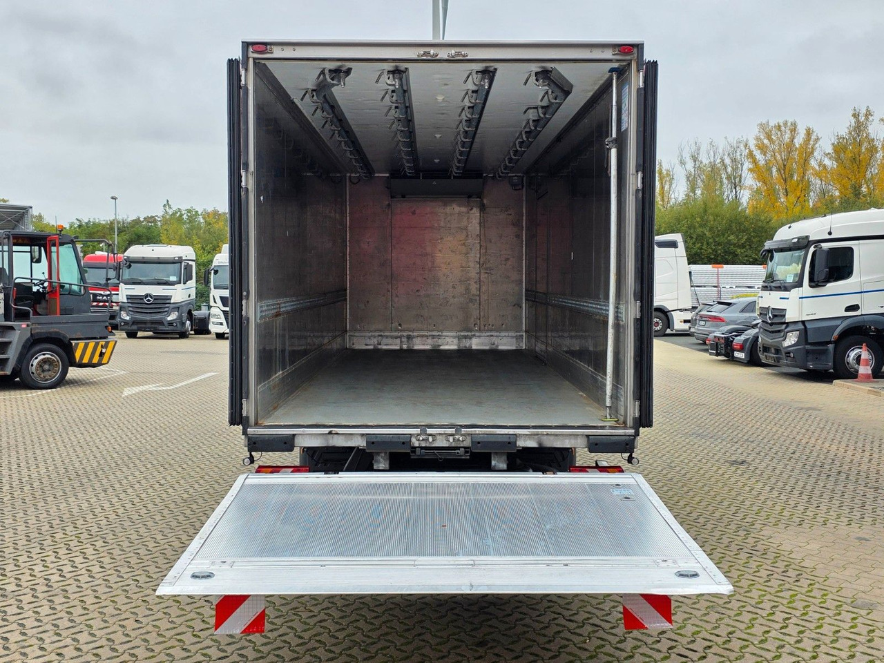 Mercedes-Benz Atego 1523 / LBW / ROHRBAHN/ Carrier - Xe tải đông lạnh: hình 1 Mercedes-Benz Atego 1523 / LBW / ROHRBAHN/ Carrier - Xe tải đông lạnh: hình 1