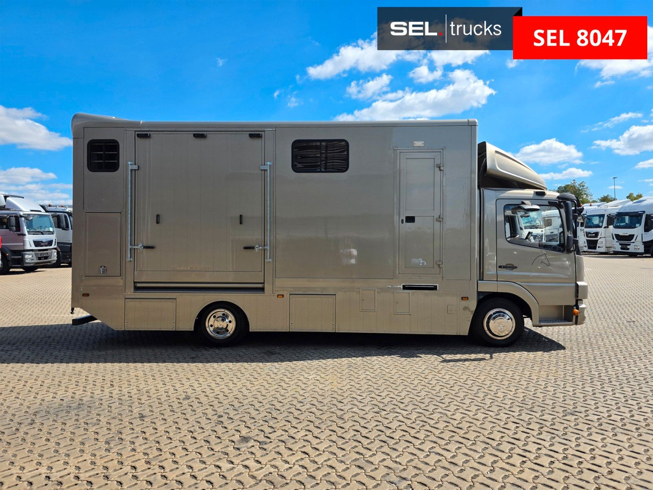 Mercedes-Benz Atego 818L - Xe tải chở gia súc: hình 4 Mercedes-Benz Atego 818L - Xe tải chở gia súc: hình 4