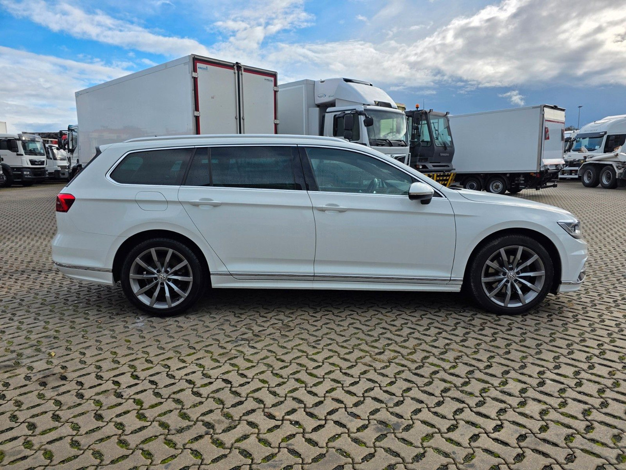 Volkswagen Passat Variant Highline BMT/Start-Stopp - Xe wagon: hình 4 Volkswagen Passat Variant Highline BMT/Start-Stopp - Xe wagon: hình 4