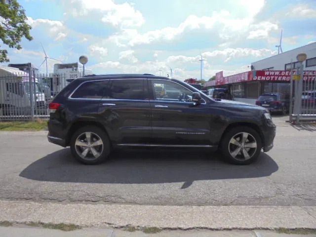Jeep Grand Cherokee 4X4 SUMMIT EDITION 3.0 LTR V6 - SUV: hình 4 Jeep Grand Cherokee 4X4 SUMMIT EDITION 3.0 LTR V6 - SUV: hình 4