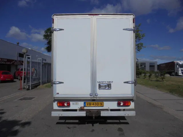Nissan Cabstar 35.14 - Xe tải nhỏ thùng kín: hình 5 Nissan Cabstar 35.14 - Xe tải nhỏ thùng kín: hình 5