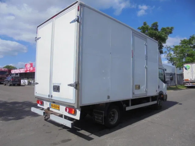 Nissan Cabstar 35.14 - Xe tải nhỏ thùng kín: hình 4 Nissan Cabstar 35.14 - Xe tải nhỏ thùng kín: hình 4