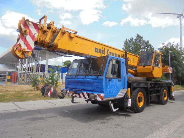 PPM ATT 350 4X4X4 - Cần cẩu mọi địa hình: hình 1 PPM ATT 350 4X4X4 - Cần cẩu mọi địa hình: hình 1