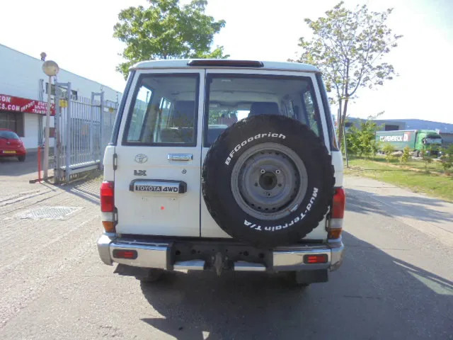 Toyota Land Cruiser HZJ76L 4X4 EXPORT OUTSIDE EU ONLY - Xe hơi: hình 5 Toyota Land Cruiser HZJ76L 4X4 EXPORT OUTSIDE EU ONLY - Xe hơi: hình 5