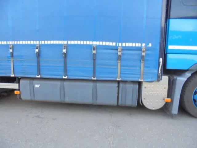 Xe tải thùng mui bạt Volvo FH 420 6X2 NL TRUCK: hình 17 Xe tải thùng mui bạt Volvo FH 420 6X2 NL TRUCK: hình 17