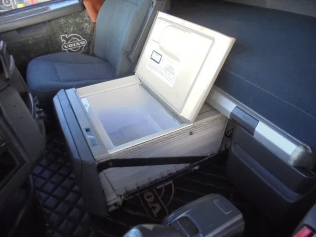 Xe tải thùng mui bạt Volvo FH 420 6X2 NL TRUCK: hình 15 Xe tải thùng mui bạt Volvo FH 420 6X2 NL TRUCK: hình 15