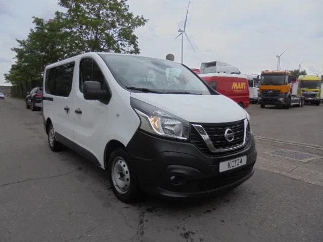 Nissan NV 300 - Xe bus: hình 3 Nissan NV 300 - Xe bus: hình 3