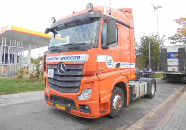 Mercedes-Benz Actros 1842 APK 06-2026 - Xe đầu kéo: hình 1 Mercedes-Benz Actros 1842 APK 06-2026 - Xe đầu kéo: hình 1