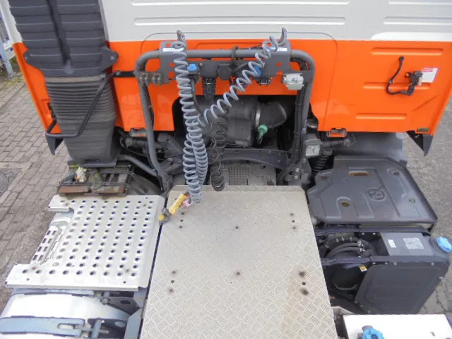 Xe đầu kéo Volvo FM 410 6X2 ADR + HYDRAULICS: hình 10