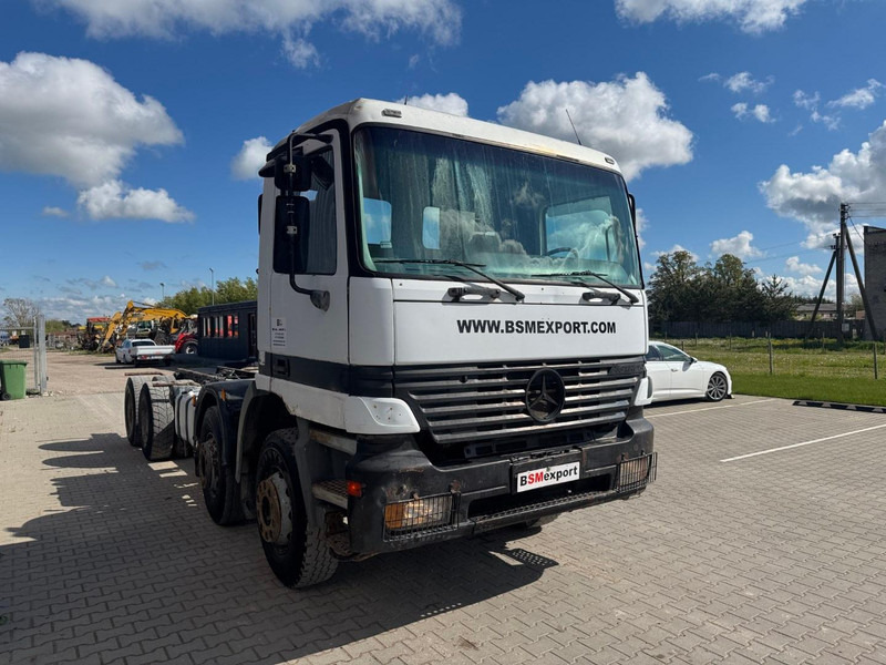 Mercedes-Benz Actros 3235 - Xe tải khung gầm: hình 3 Mercedes-Benz Actros 3235 - Xe tải khung gầm: hình 3