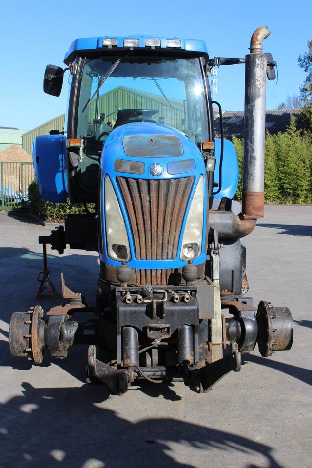 New Holland T8020 - Máy cày: hình 4 New Holland T8020 - Máy cày: hình 4