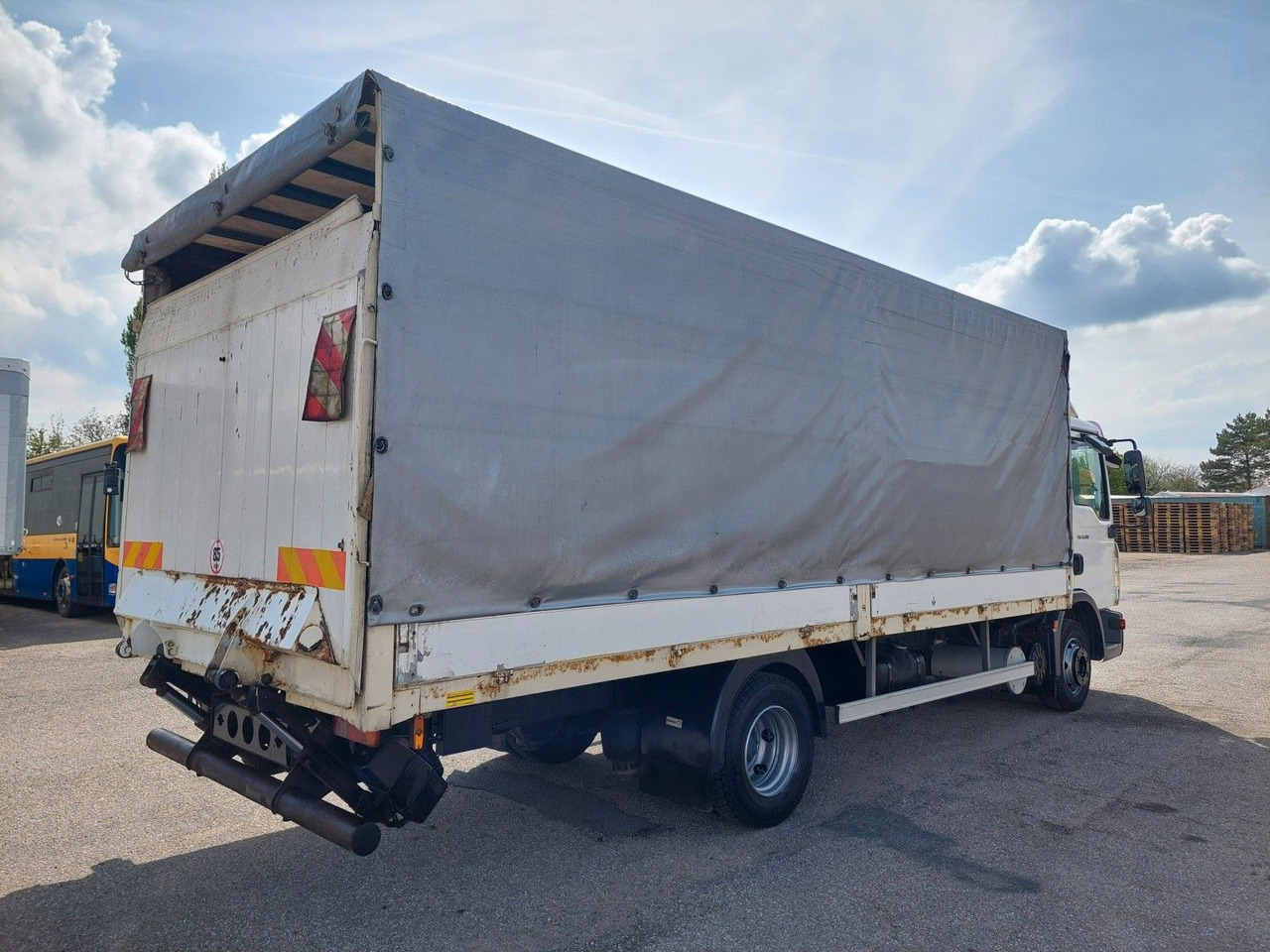 MAN TGL 8.180 4X2 BL - Xe tải thùng mui bạt: hình 4 MAN TGL 8.180 4X2 BL - Xe tải thùng mui bạt: hình 4