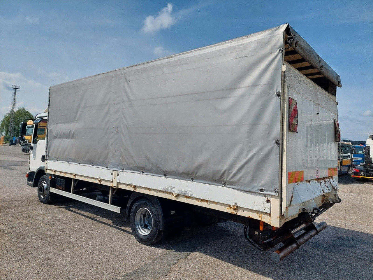 MAN TGL 8.180 4X2 BL - Xe tải thùng mui bạt: hình 3 MAN TGL 8.180 4X2 BL - Xe tải thùng mui bạt: hình 3