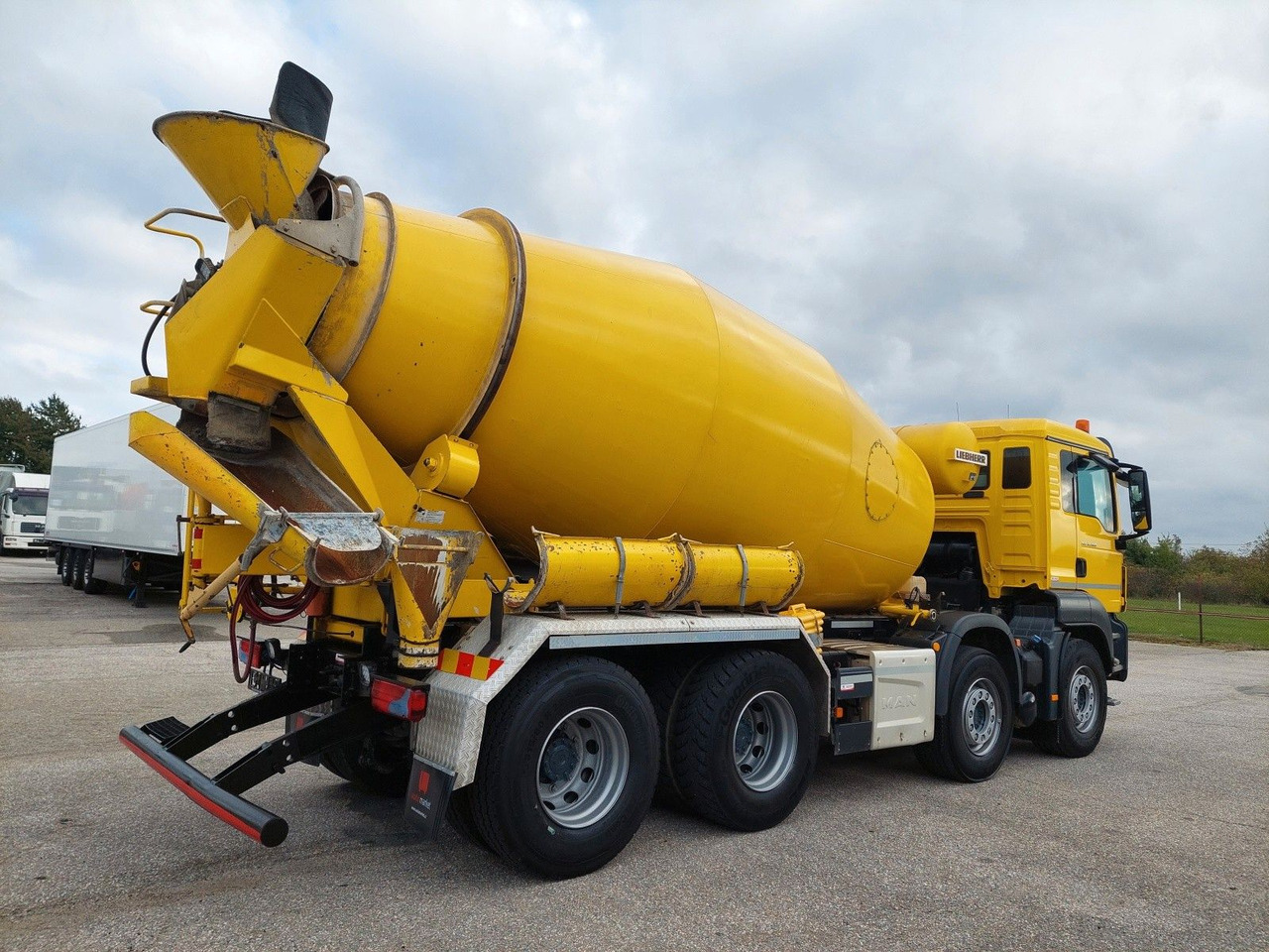 MAN TGS 32.460 8X4 BB Liebherr 9 m³ - Xe trộn bê tông: hình 4 MAN TGS 32.460 8X4 BB Liebherr 9 m³ - Xe trộn bê tông: hình 4