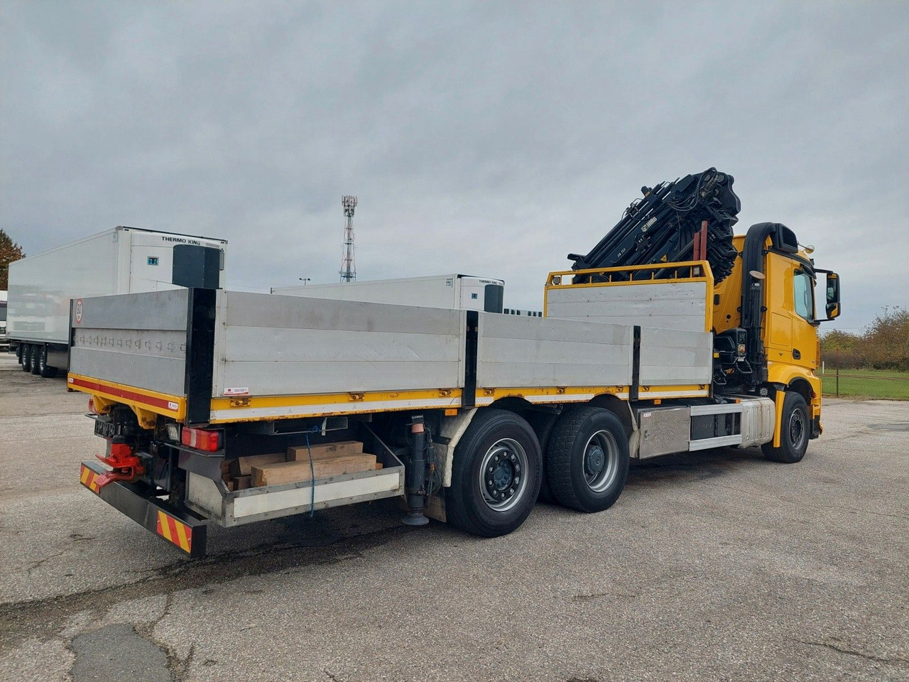 Mercedes-Benz Arocs 2640 6X2 + Hiab XS 477 Hipro - Xe tải thùng lửng/ Phẳng, Xe cẩu tự hành: hình 4 Mercedes-Benz Arocs 2640 6X2 + Hiab XS 477 Hipro - Xe tải thùng lửng/ Phẳng, Xe cẩu tự hành: hình 4