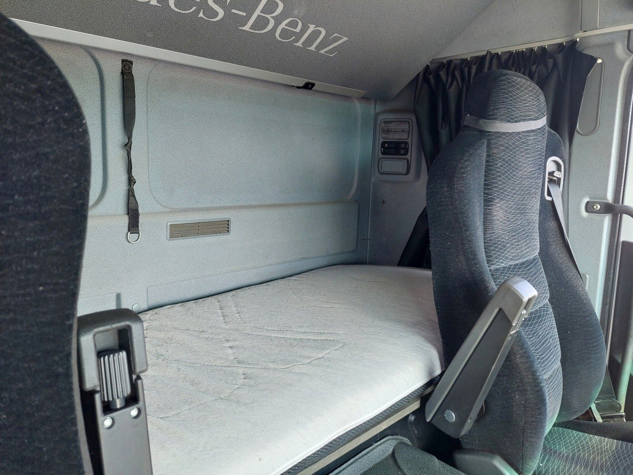 Xe tải thùng mui bạt Mercedes-Benz Atego 1223 L/NR: hình 17