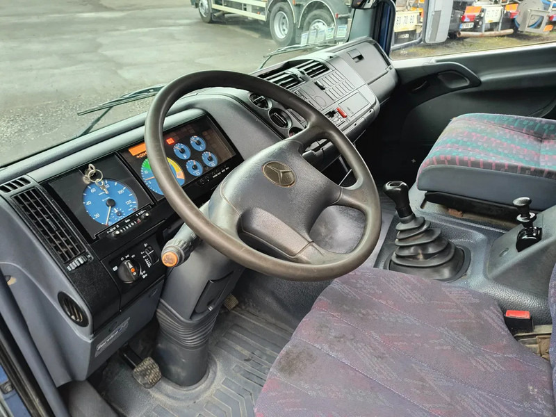 Interior photo 1: Xe tải chuyên chở tự động Mercedes-Benz Atego 815 GARDEN - MATERIAL BOX - RAMPS Interior photo 1: Xe tải chuyên chở tự động Mercedes-Benz Atego 815 GARDEN - MATERIAL BOX - RAMPS