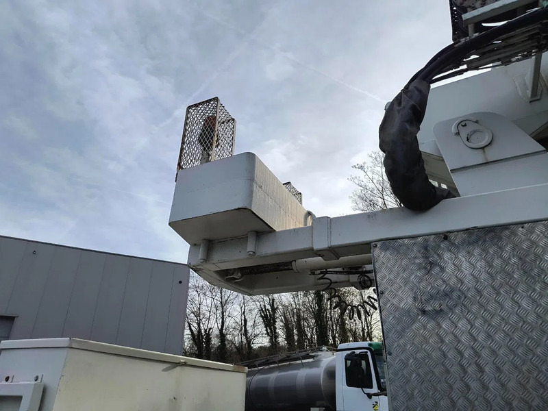 Cho thuê Volvo NL12 420 6x4 CRANE 60T/M - VIDEOS AVAILABLE Volvo NL12 420 6x4 CRANE 60T/M - VIDEOS AVAILABLE: hình 18