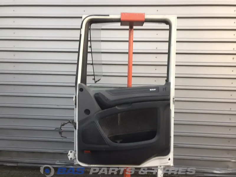 DAF XF106 Portier Rechts DAF 1881863 - Cửa và phụ tùng cho Xe tải: hình 2 DAF XF106 Portier Rechts DAF 1881863 - Cửa và phụ tùng cho Xe tải: hình 2