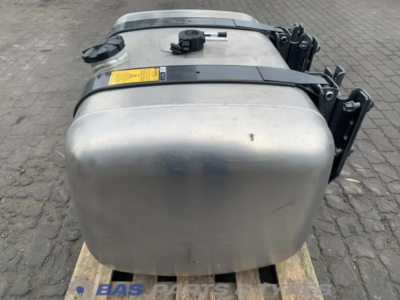 Mercedes-Benz - Bình nhiên liệu cho Xe tải: hình 2 Mercedes-Benz - Bình nhiên liệu cho Xe tải: hình 2