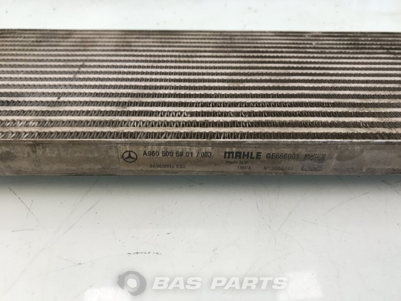 Mercedes-Benz - Bộ làm mát dầu cho Xe tải: hình 3 Mercedes-Benz - Bộ làm mát dầu cho Xe tải: hình 3