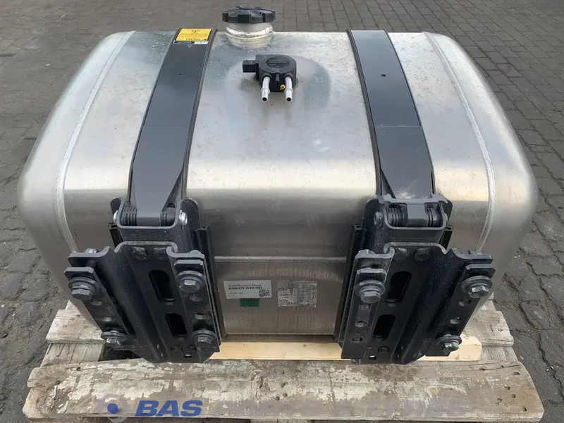 Mercedes-Benz - Bình nhiên liệu cho Xe tải: hình 3 Mercedes-Benz - Bình nhiên liệu cho Xe tải: hình 3
