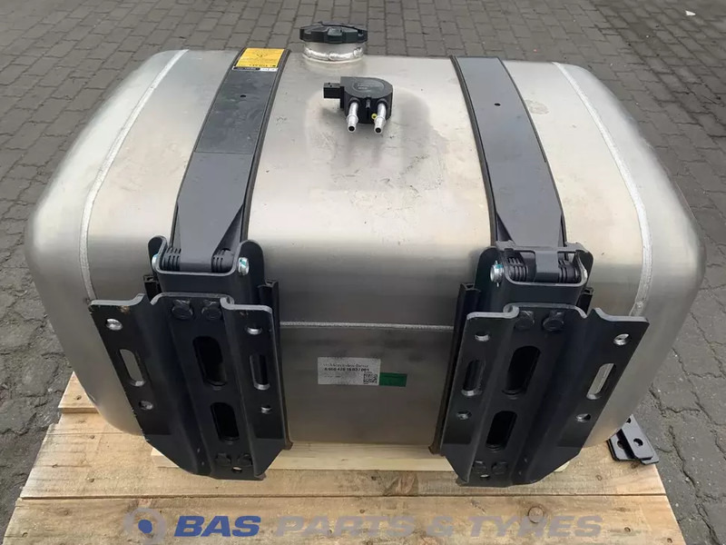 Mercedes-Benz - Bình nhiên liệu cho Xe tải: hình 3 Mercedes-Benz - Bình nhiên liệu cho Xe tải: hình 3
