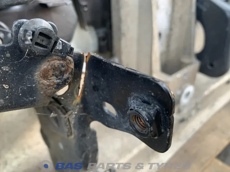 Cản xe cho Xe tải Volvo FM5 Bumper Volvo 82491840: hình 8