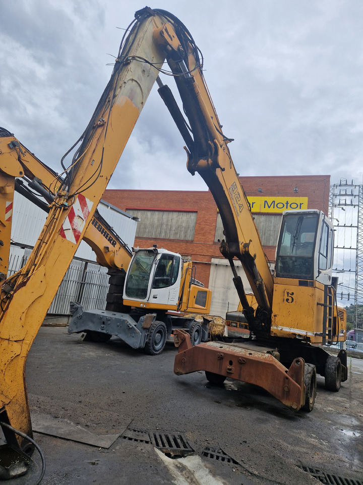 LIEBHERR A924C 675-10581 (2002) - Máy cạp rác/ Công nghiệp: hình 1 LIEBHERR A924C 675-10581 (2002) - Máy cạp rác/ Công nghiệp: hình 1