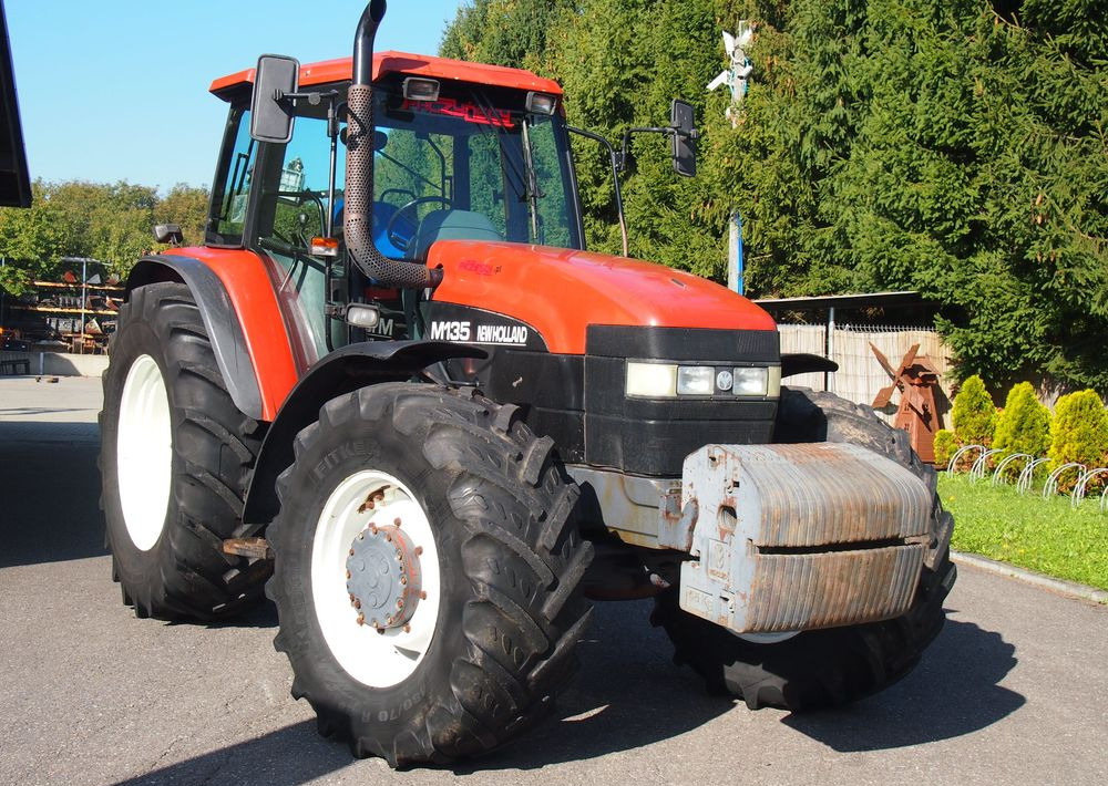 Ciągnik New Holland NH M 135 1998 NEW HOLLAND TM M135 - Máy cày: hình 1 Ciągnik New Holland NH M 135 1998 NEW HOLLAND TM M135 - Máy cày: hình 1