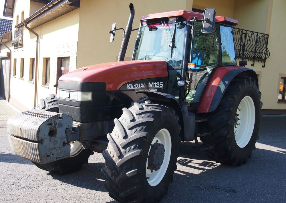 Ciągnik New Holland NH M 135 1998 NEW HOLLAND TM M135 - Máy cày: hình 2 Ciągnik New Holland NH M 135 1998 NEW HOLLAND TM M135 - Máy cày: hình 2